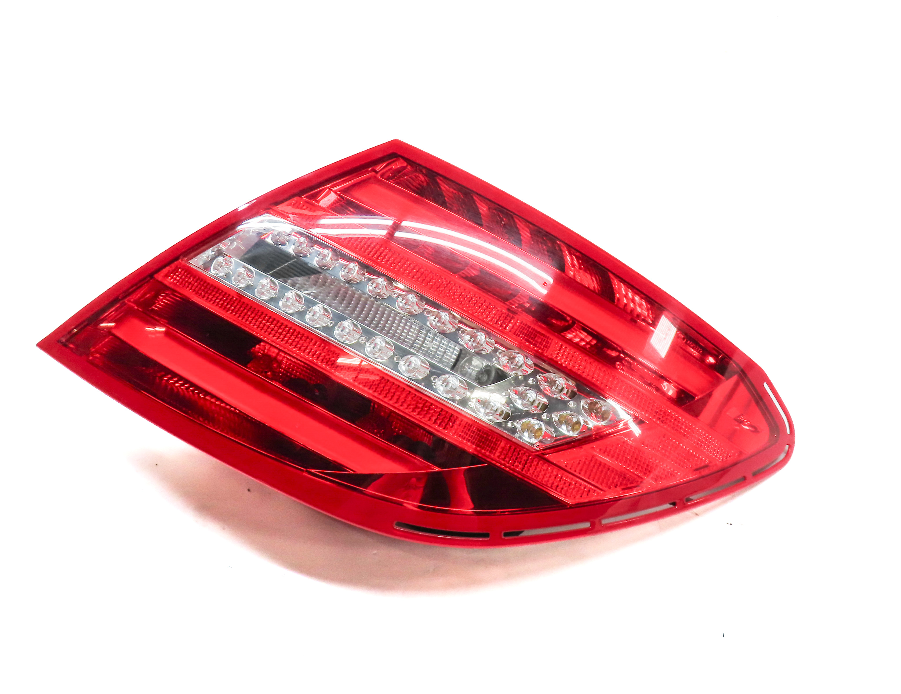 12-15 MERCEDES BENZ C250 C300 C350 (W204) RIGHT PASSENGER TAILLIGHT BRAKE LIGHT — exact item pictured